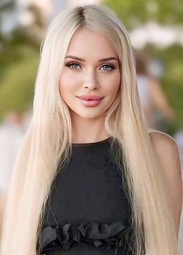 Anna Odesa 1905790