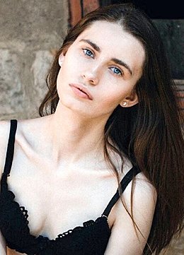 Anna Kharkov 750543