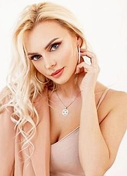 Julia Kyiv 871185